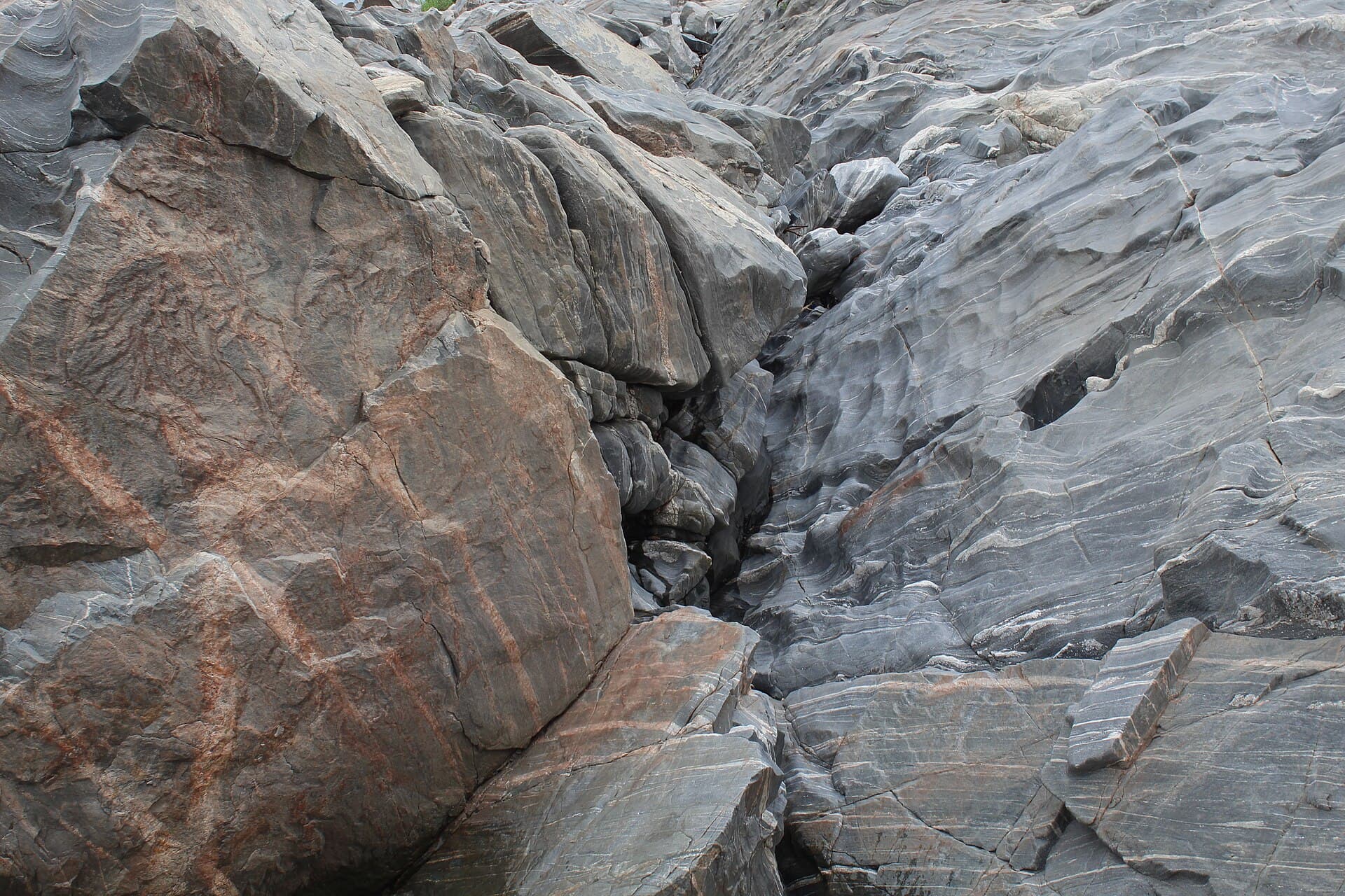 Kola Gorges 2